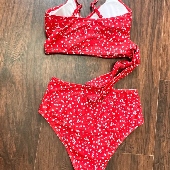 SHEIN Red ditsy print bikini, size medium, never worn - Picture 7 of 7